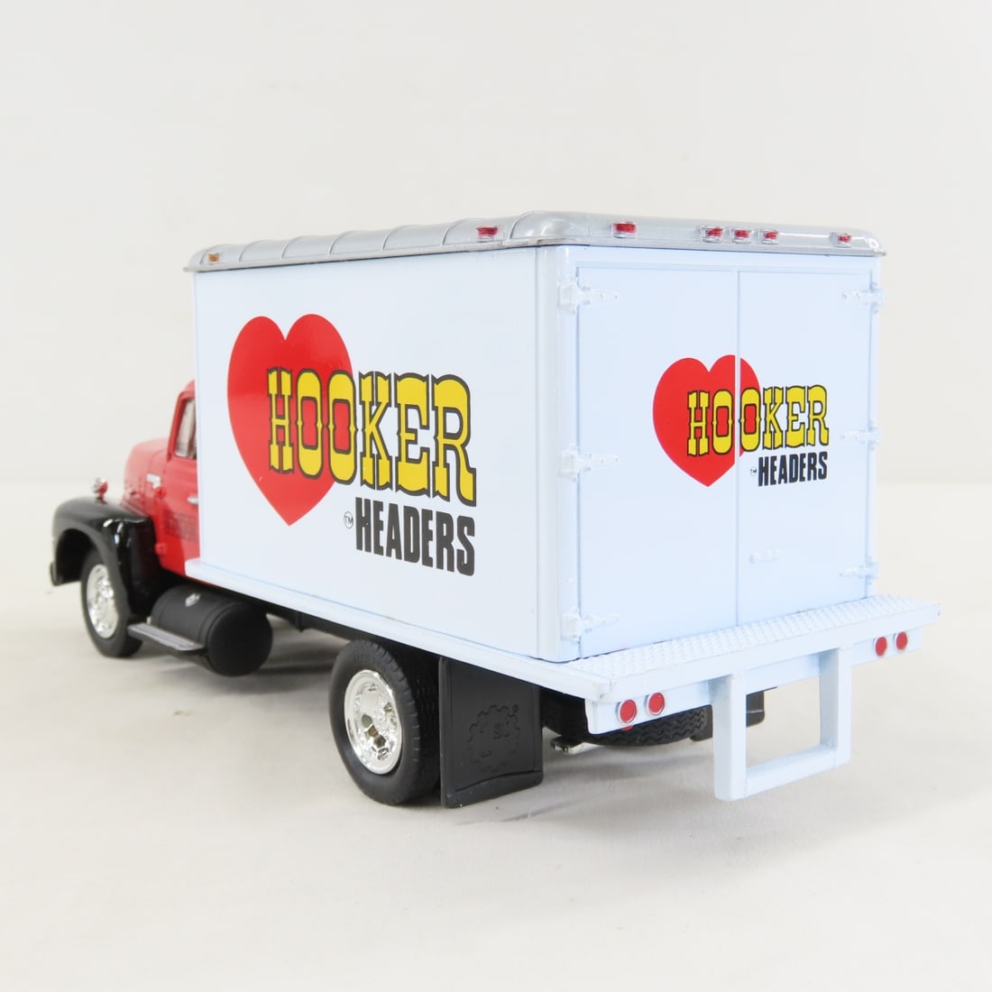 1st Gear Hooker 1957 INTL R190 w/Dry Goods Van - 3