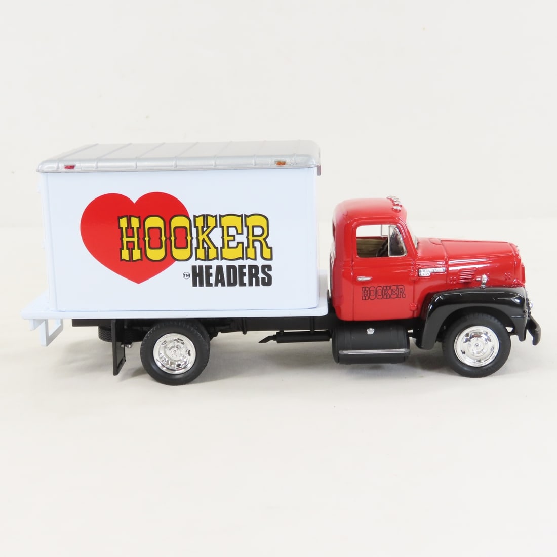 1st Gear Hooker 1957 INTL R190 w/Dry Goods Van - 6