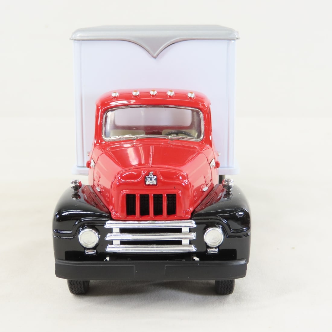 1st Gear Hooker 1957 INTL R190 w/Dry Goods Van - 8