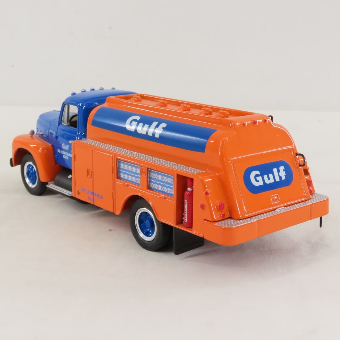 1st Gear Gulf Oil 1957 INTL R190 w/Fuel Tanker - 3