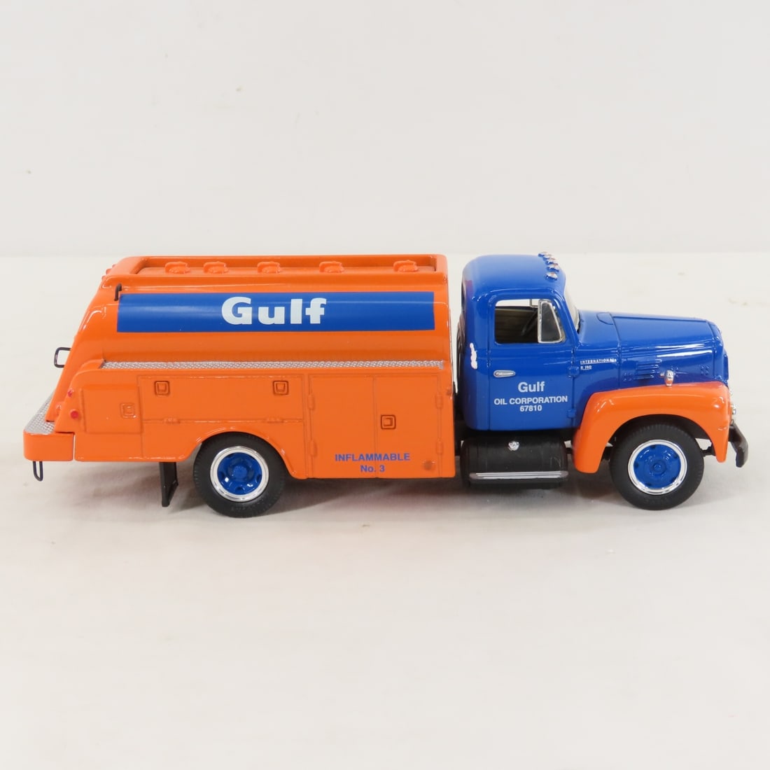 1st Gear Gulf Oil 1957 INTL R190 w/Fuel Tanker - 6