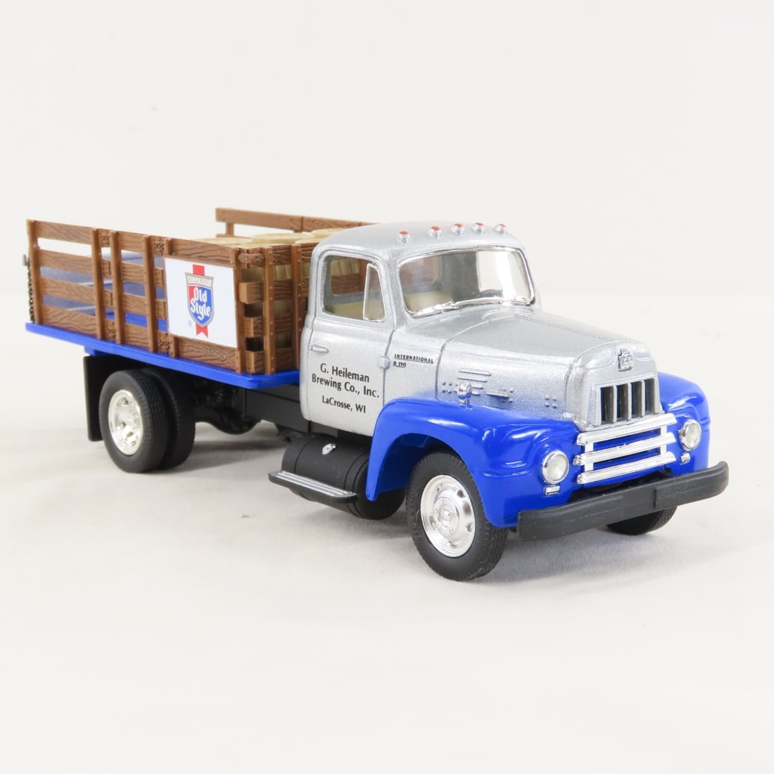 1st Gear Old Style 1957 INTL R190 Full Stake Truck - 7