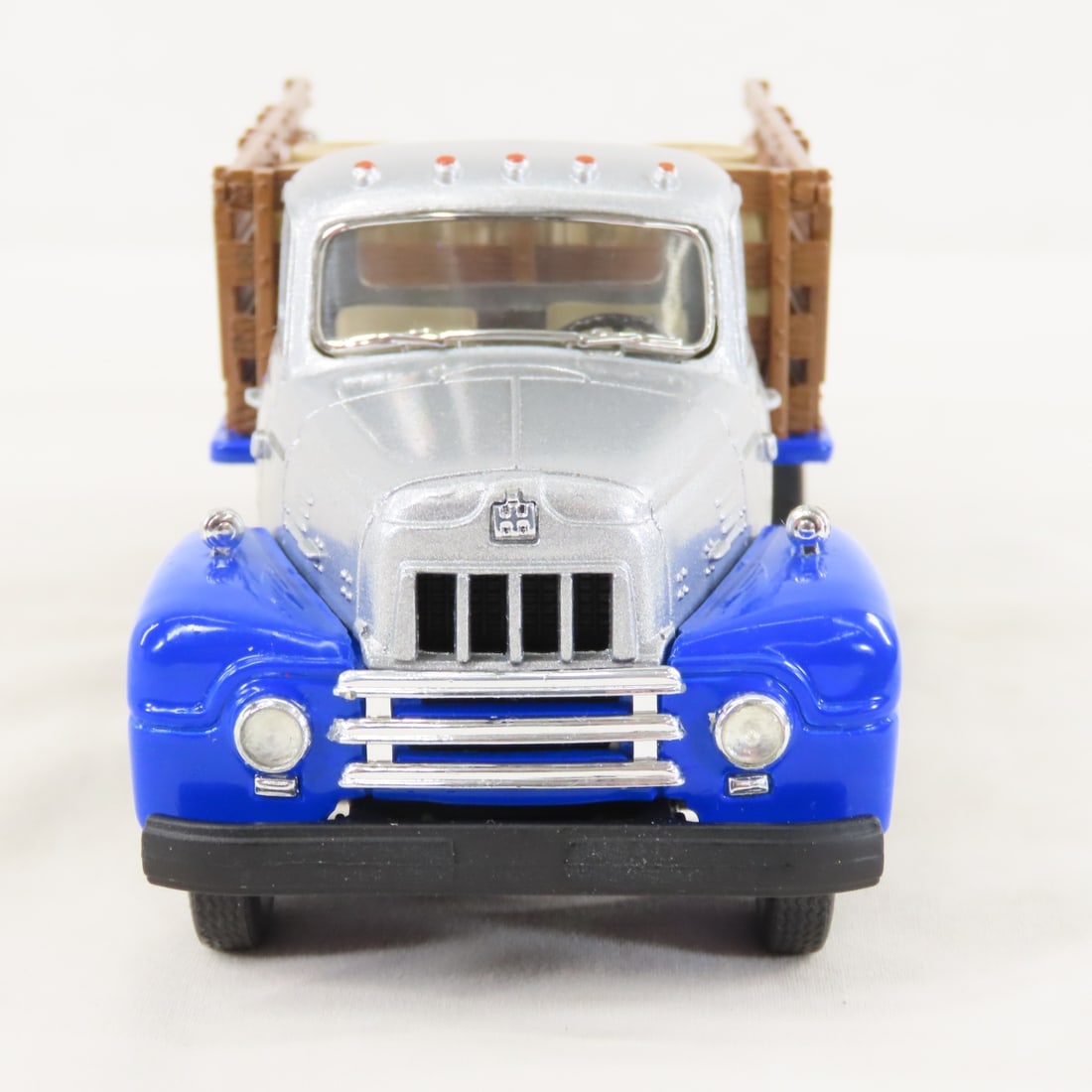 1st Gear Old Style 1957 INTL R190 Full Stake Truck - 8