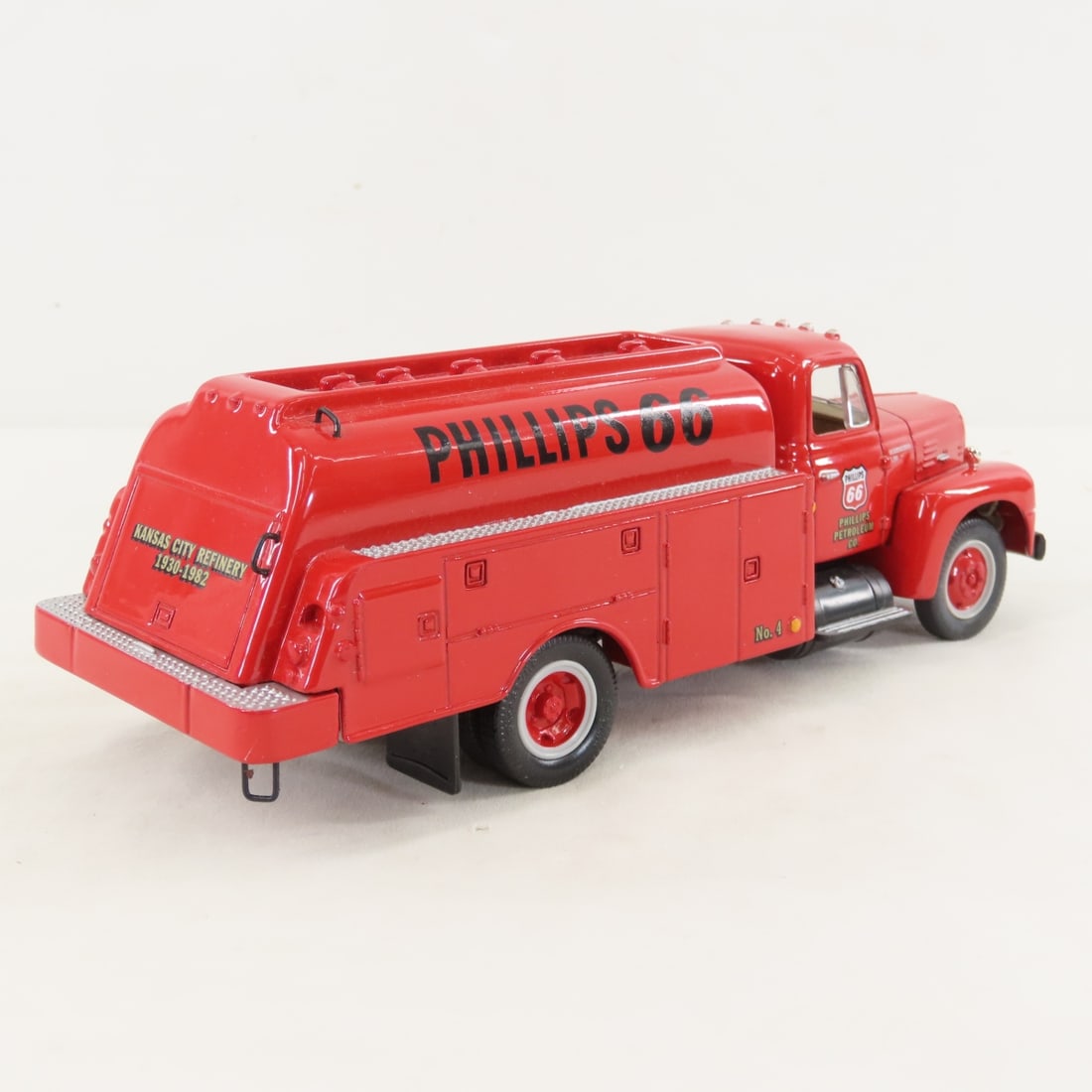 1st Gear Phillips 66 1957 INTL R190 w/Fuel Tanker - 5
