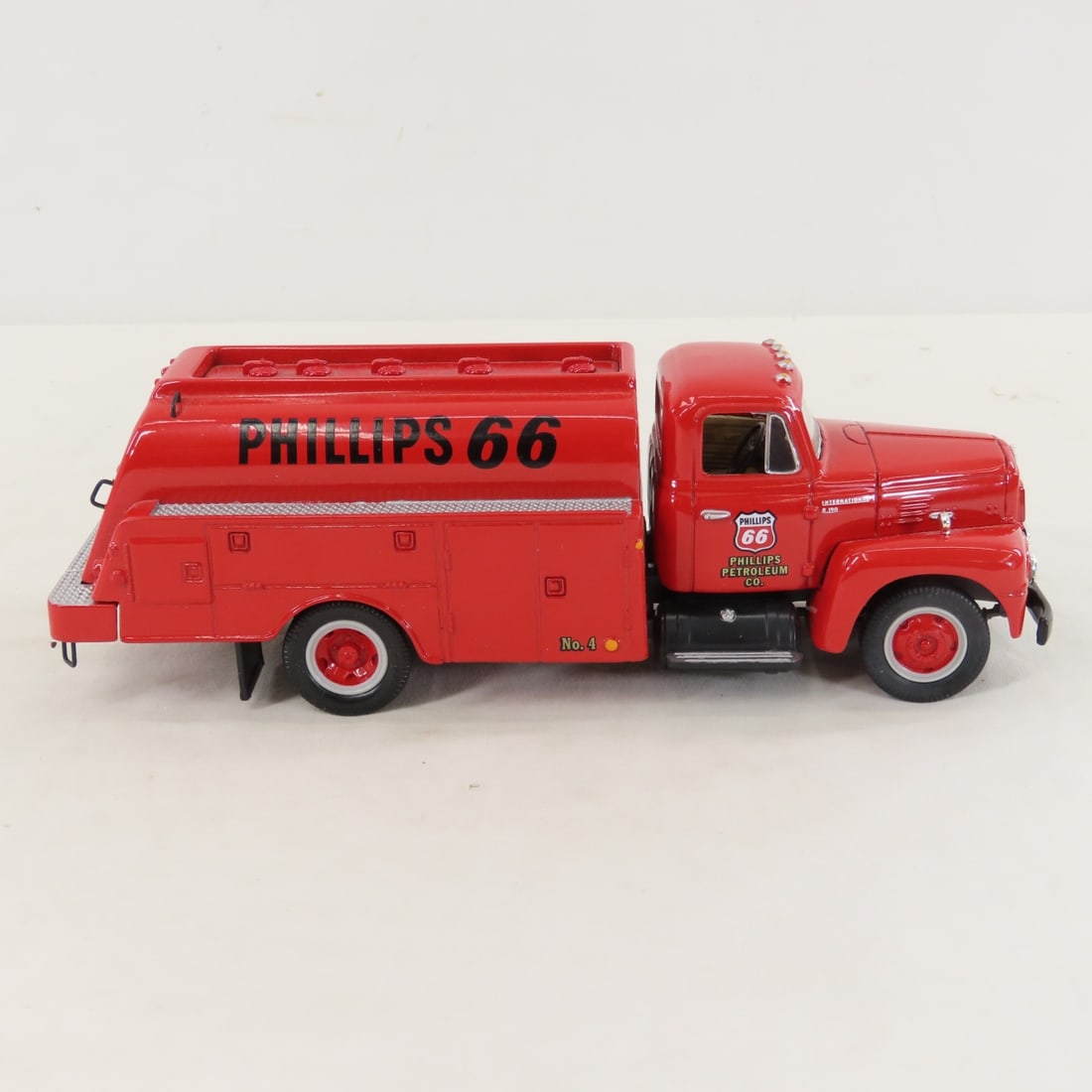 1st Gear Phillips 66 1957 INTL R190 w/Fuel Tanker - 6