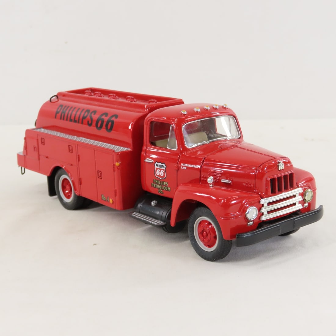 1st Gear Phillips 66 1957 INTL R190 w/Fuel Tanker - 7