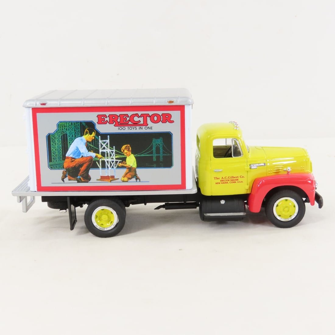 1st Gear Erector Set 1957 INTL R190 Dry Goods Van - 6