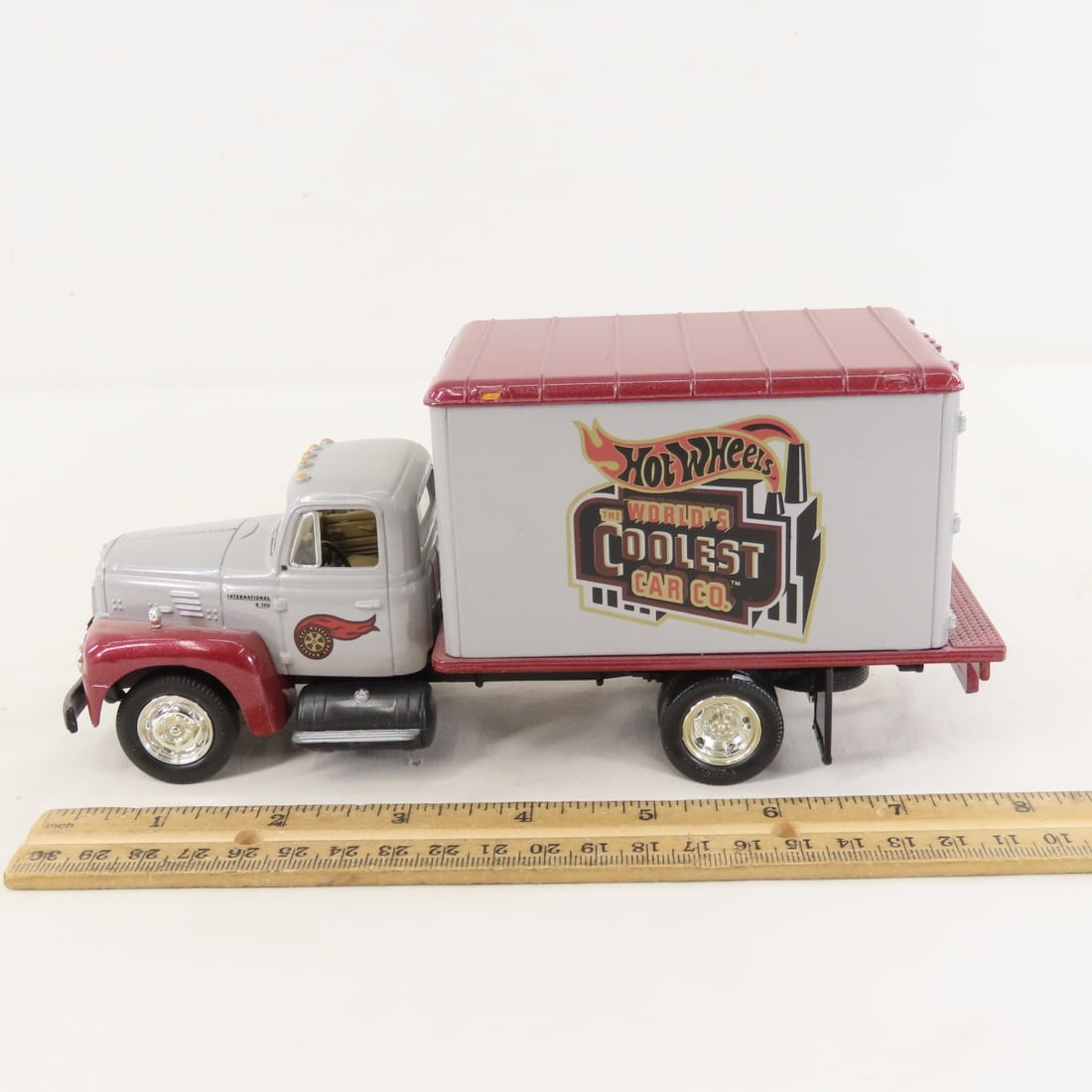 1st Gear Hot Wheels 1957 INTL R190 w/Dry Goods Van - 2