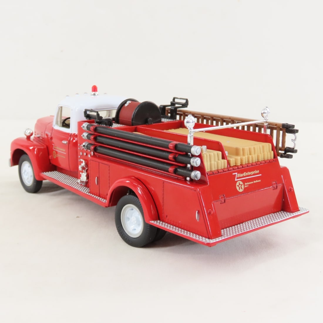 1st Gear Star Enterprise 1957 INTL R190 Fire Truck - 3