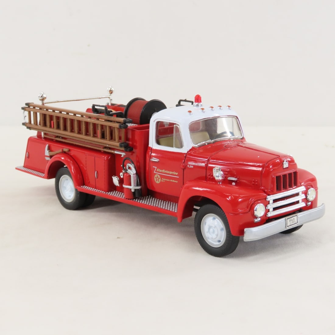 1st Gear Star Enterprise 1957 INTL R190 Fire Truck - 7