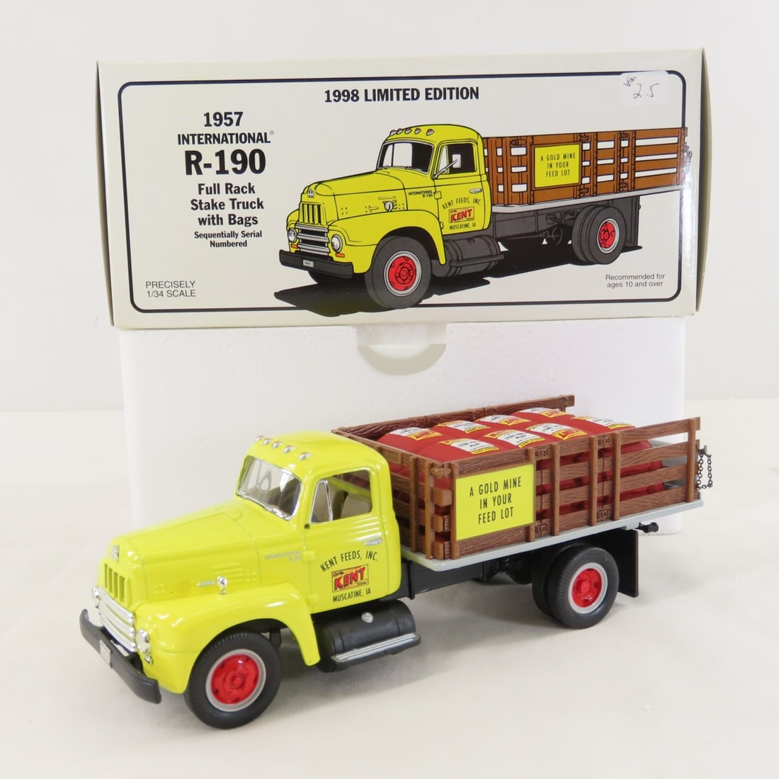 1st Gear Kent Feeds 1957 INTL R190 Stake Truck: 1st Gear Kent Feeds 1957 INTL R190 Stake Truck - 1:34 Diecast Metal 18-2131 full Rack Stake truck with Bags. Sequentially Serial Numbered LE SN 4700. LOT SIZE: 9x4x4" 1 LB All information and photos, 