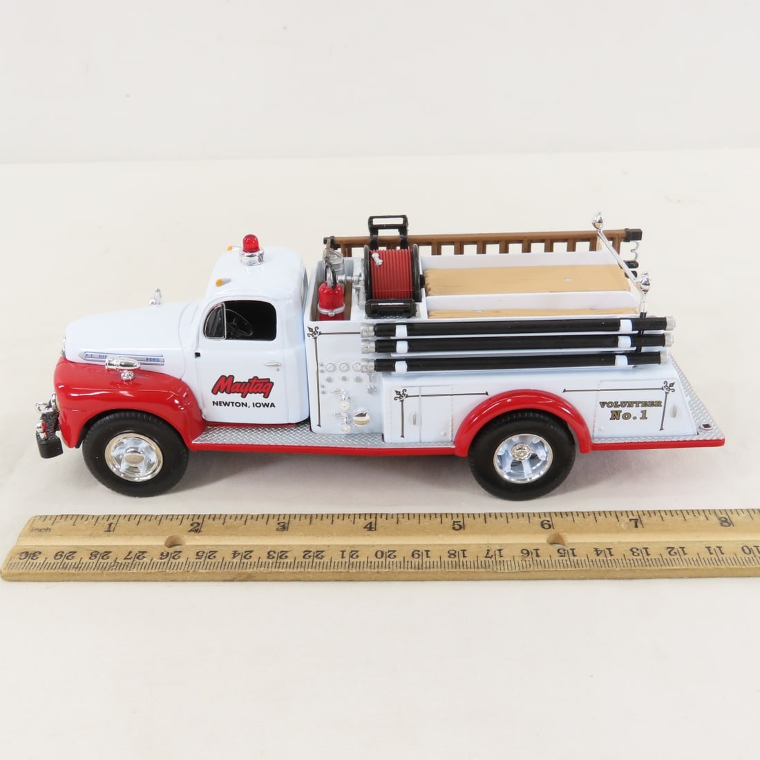 1st Gear 1:34 Maytag 1951 Ford Pumper Fire Truck - 2