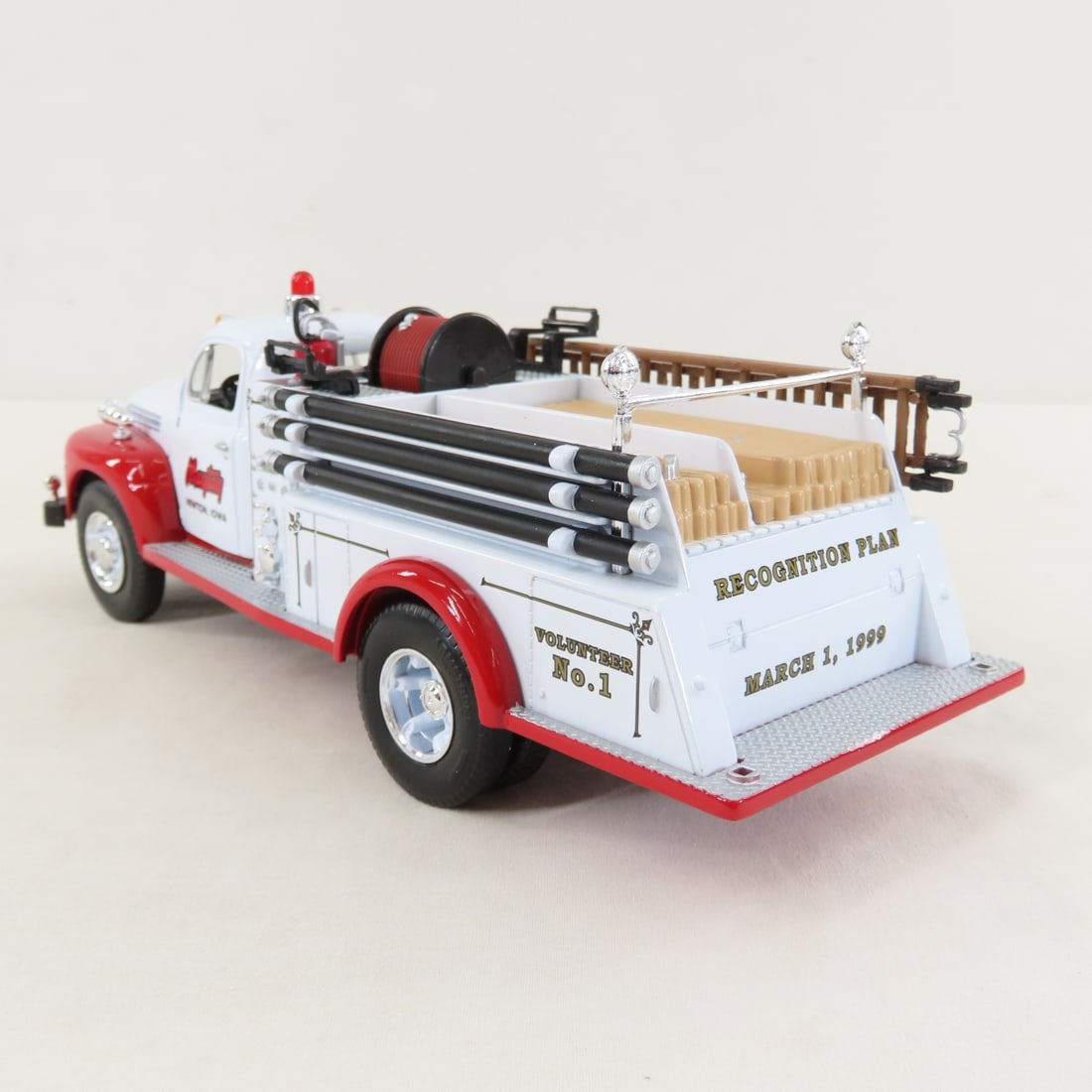1st Gear 1:34 Maytag 1951 Ford Pumper Fire Truck - 3