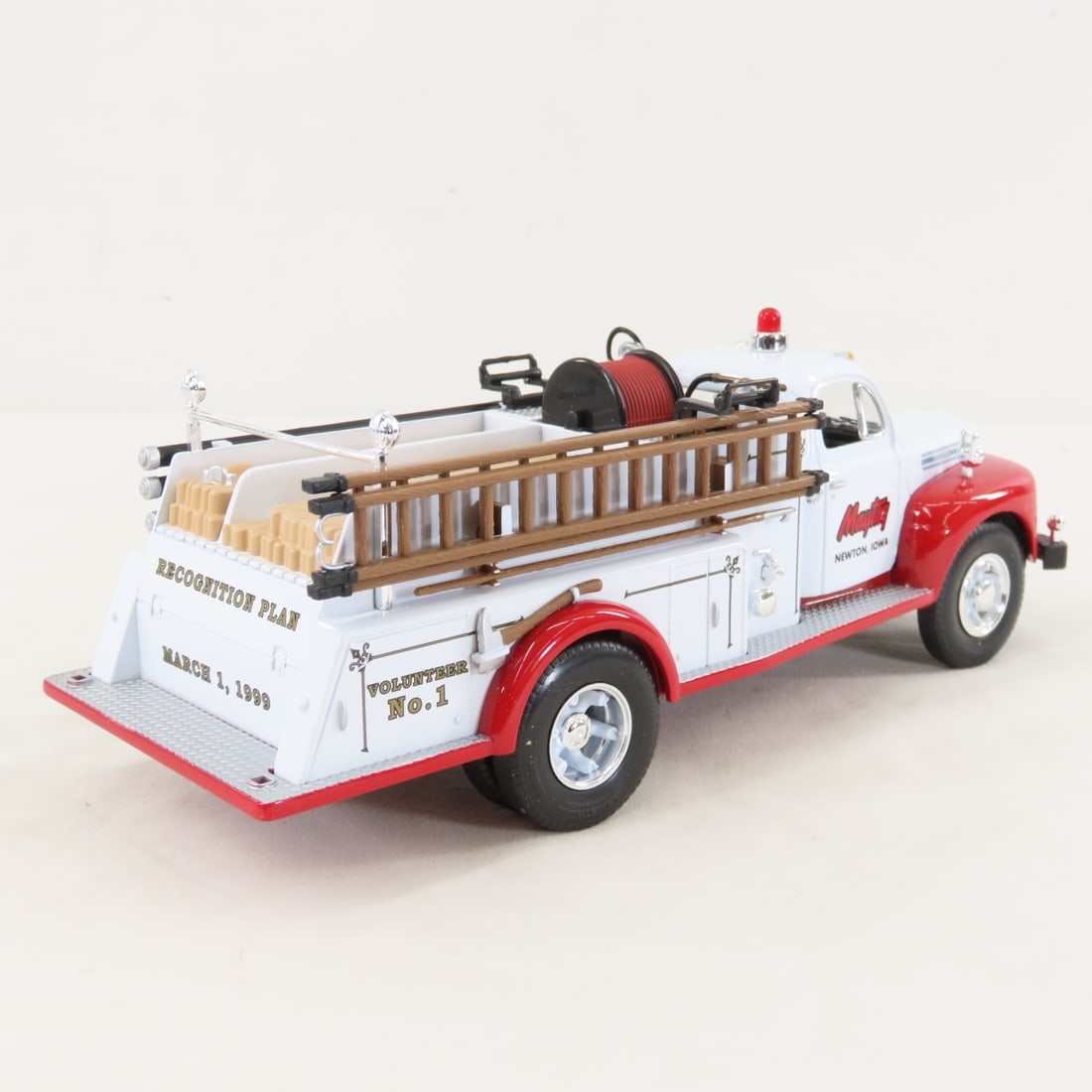 1st Gear 1:34 Maytag 1951 Ford Pumper Fire Truck - 5
