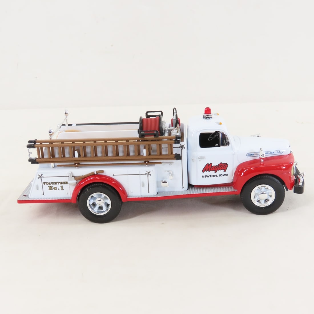 1st Gear 1:34 Maytag 1951 Ford Pumper Fire Truck - 6