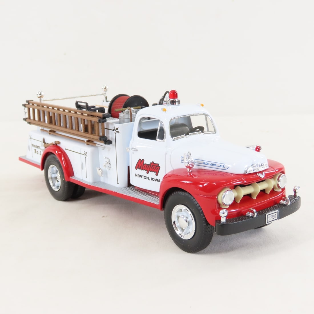 1st Gear 1:34 Maytag 1951 Ford Pumper Fire Truck - 7