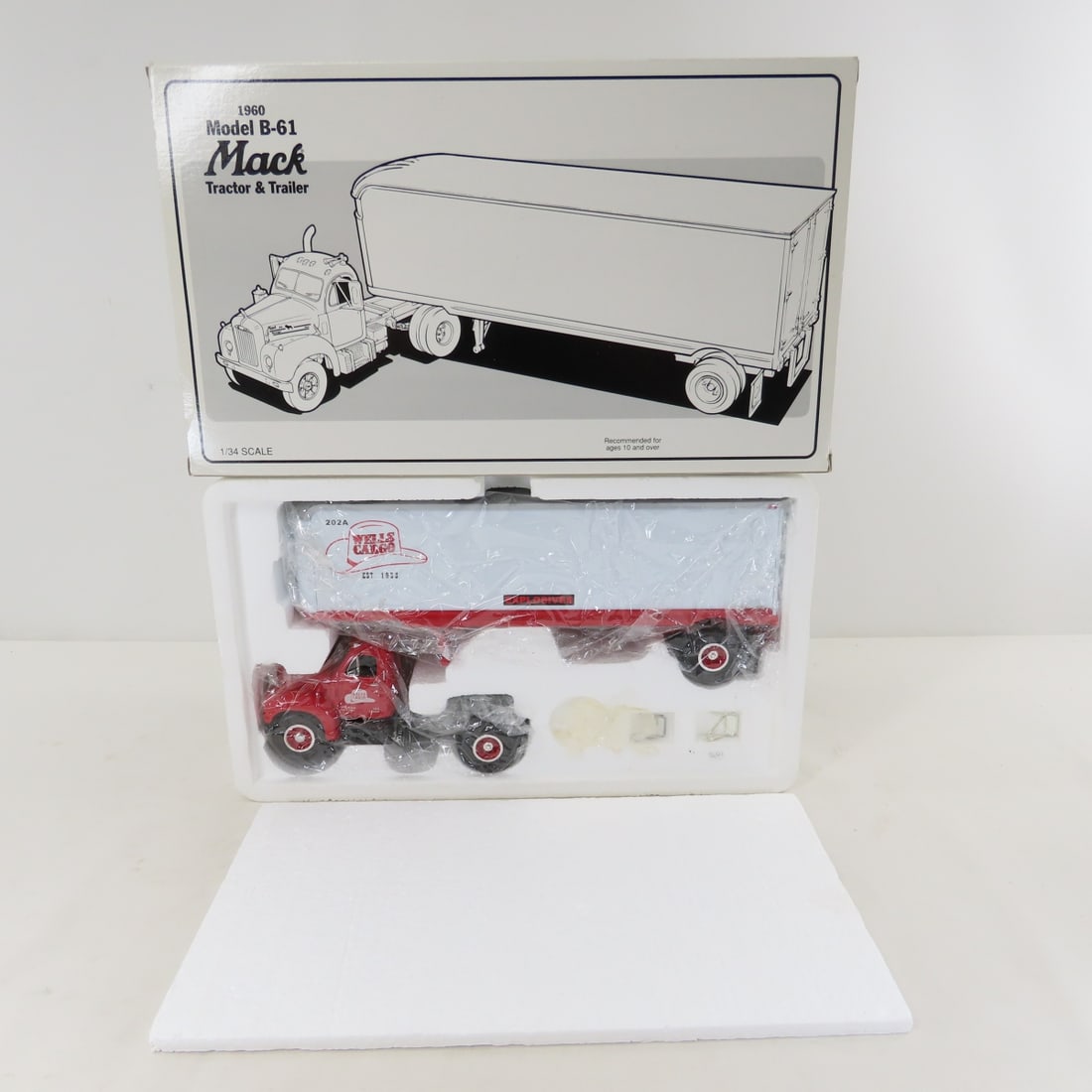 1st Gear Wells Cargo 1960 Mack B61 Tractor Trailer: 1st Gear Wells Cargo 1960 Mack B61 Tractor Trailer - 1:34 Diecast Metal 19-1428. LOT SIZE: 13x8x4" 3 LBS All information and photos, which are part of the description, are intended to be as accurate&#