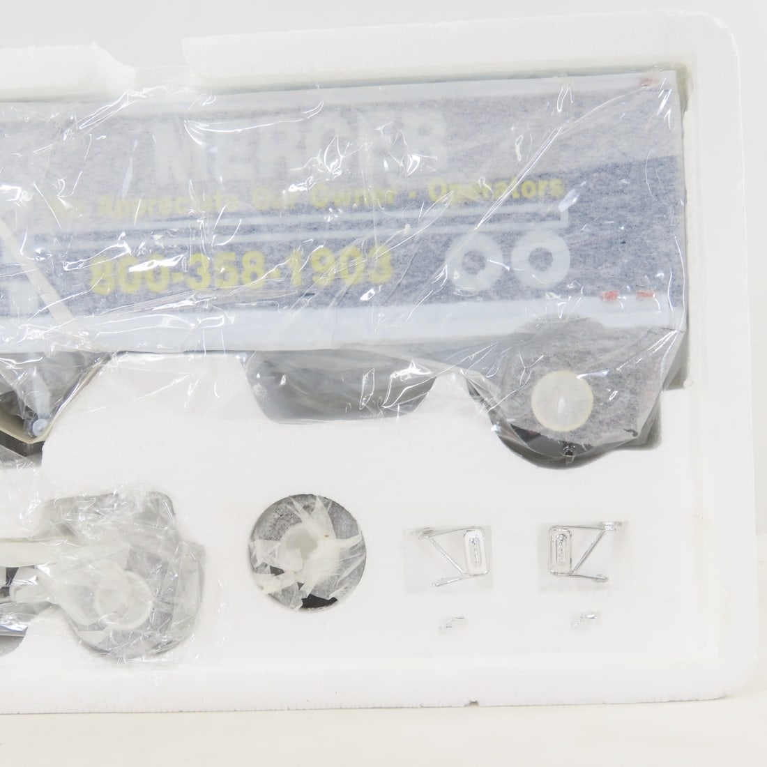 1st Gear Mercer Tran 1960 Mack B61 Tractor Trailer - 4