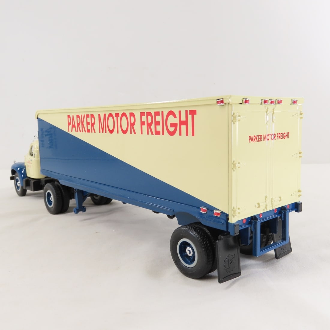 1st Gear 1:34 Parker 1960 Mack B61 Tractor Trailer - 3