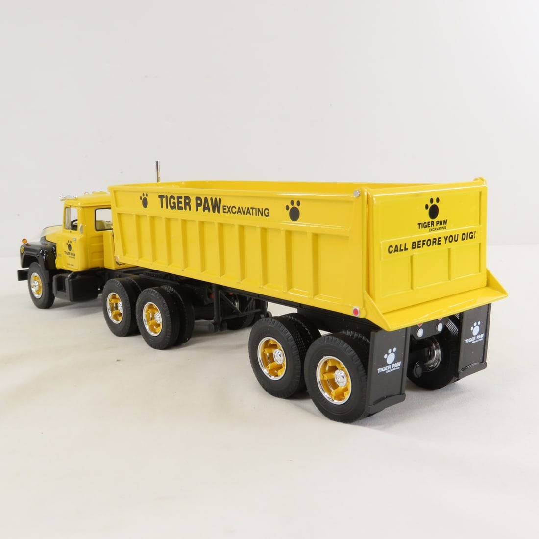 1st Gear 1:34 Tiger Paw Mack R-Model Dump Trailer - 3