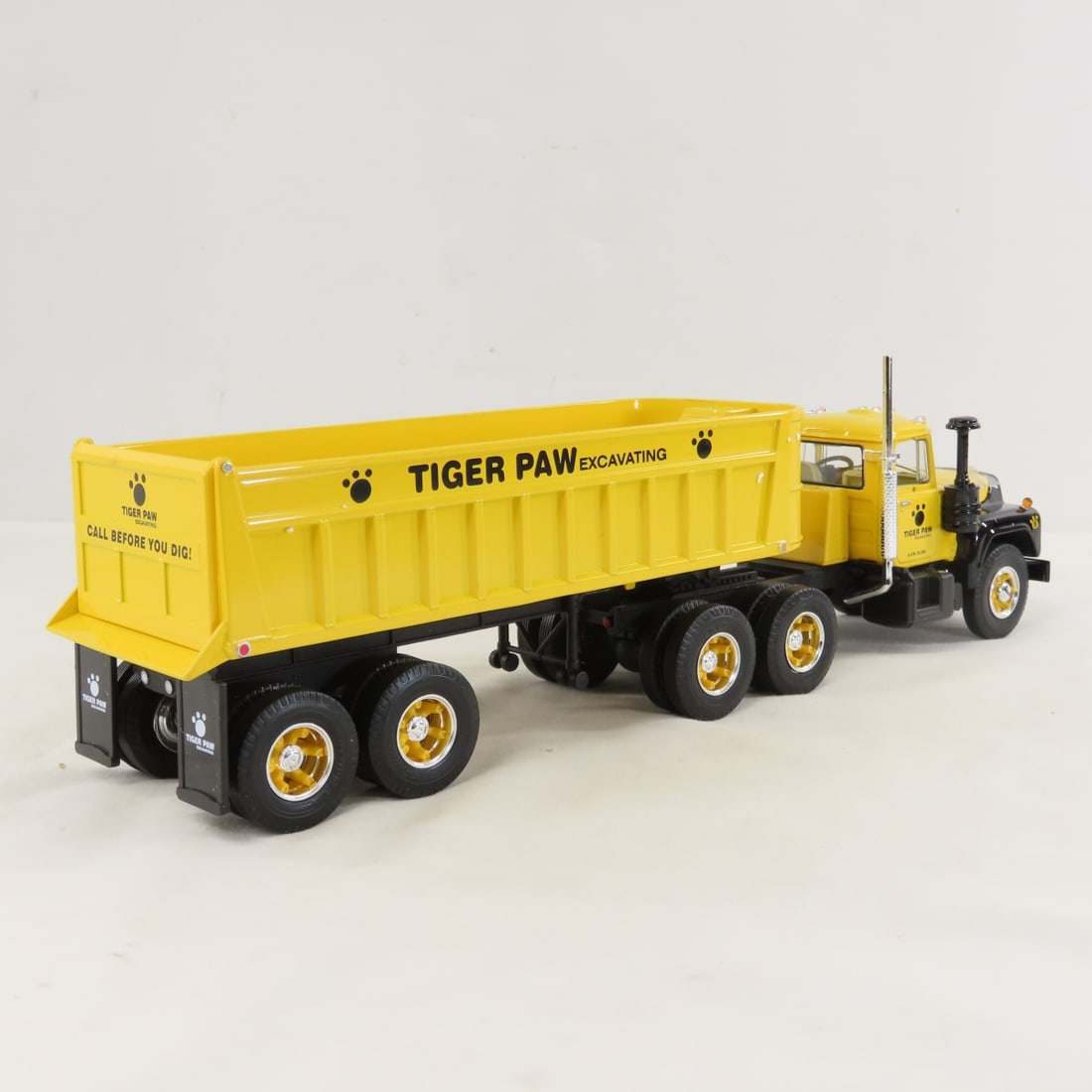 1st Gear 1:34 Tiger Paw Mack R-Model Dump Trailer - 5