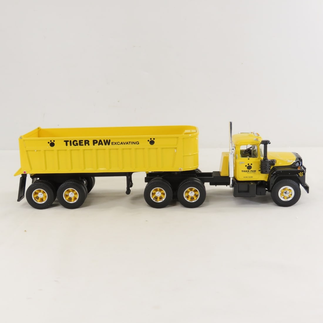 1st Gear 1:34 Tiger Paw Mack R-Model Dump Trailer - 6