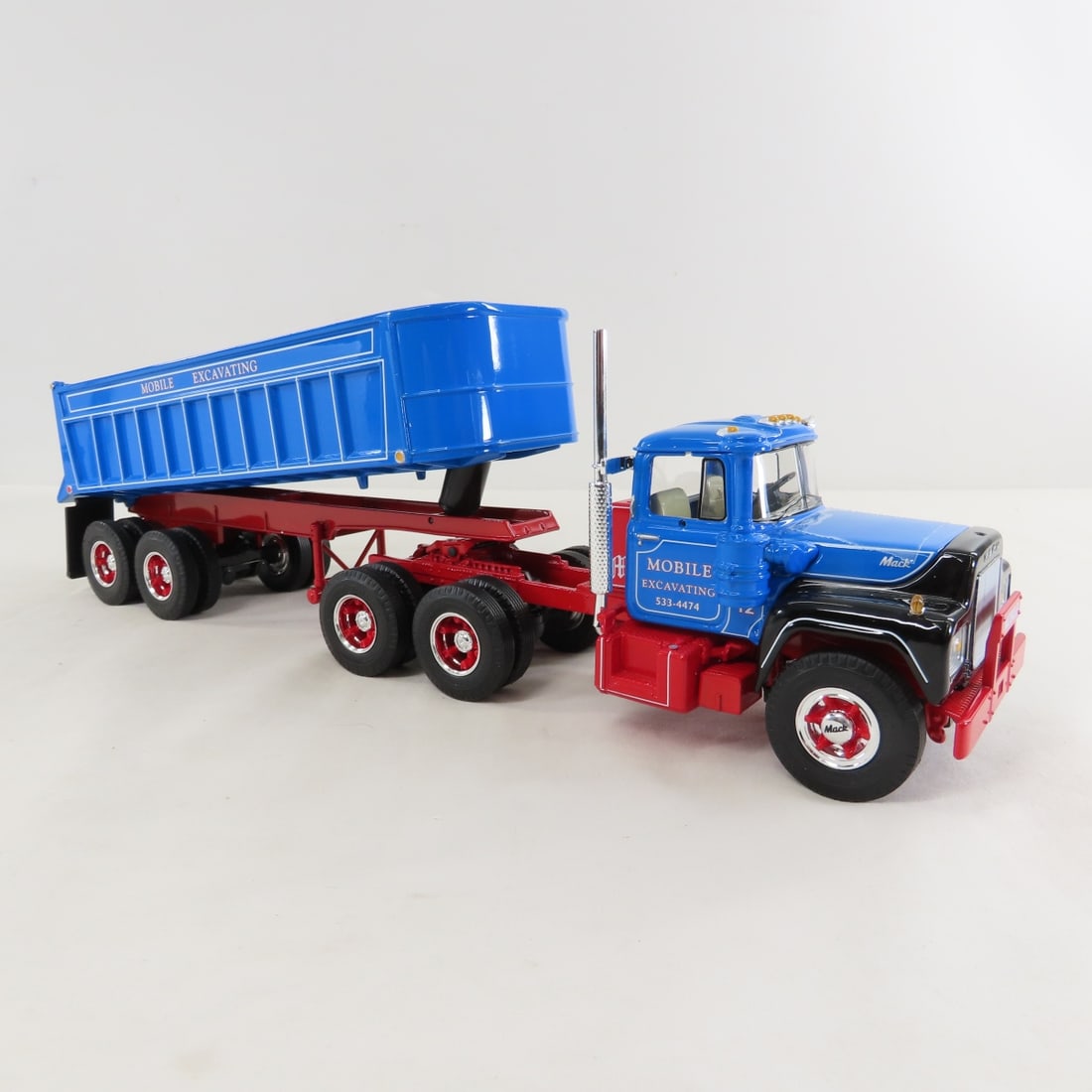 1st Gear 1:34 Mobile Exc Mack R-Model Dump Trailer - 10
