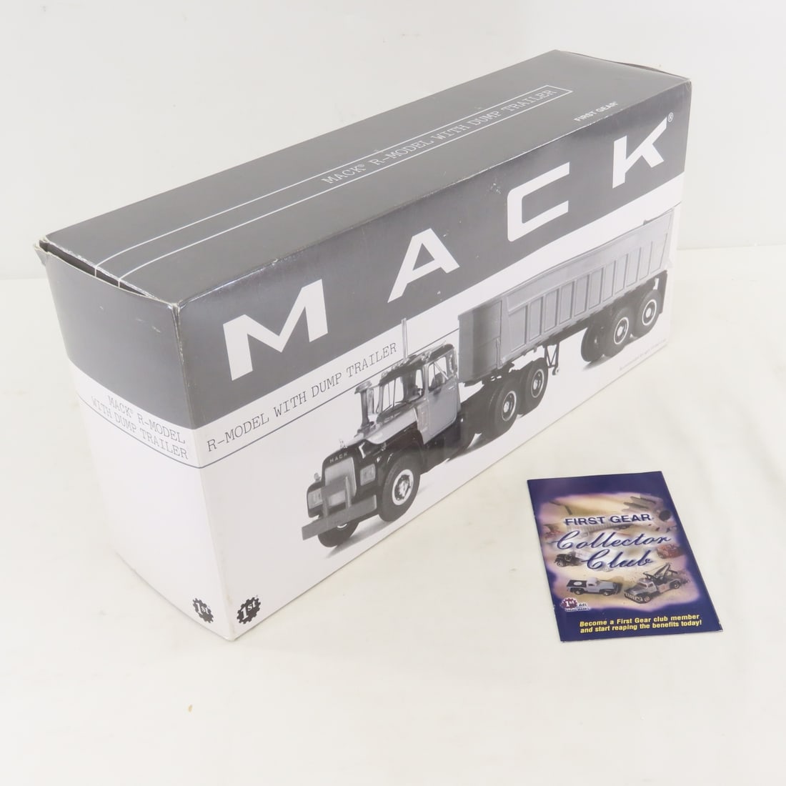 1st Gear 1:34 Mobile Exc Mack R-Model Dump Trailer - 14