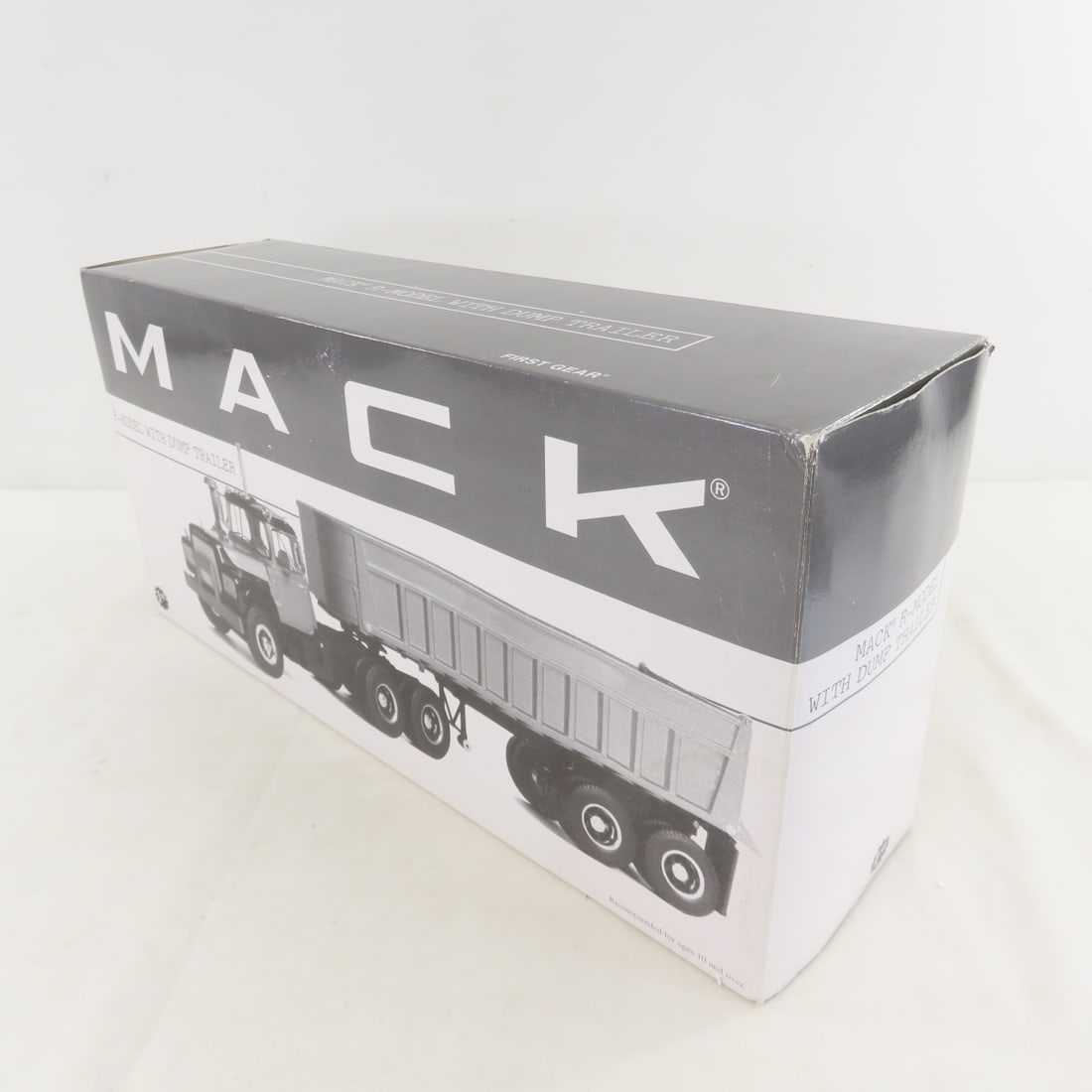 1st Gear 1:34 Mobile Exc Mack R-Model Dump Trailer - 16