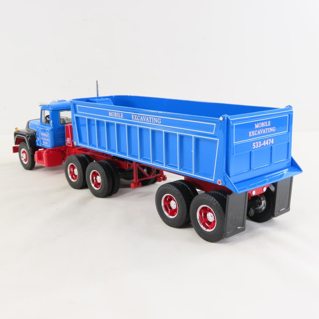 1st Gear 1:34 Mobile Exc Mack R-Model Dump Trailer - 3