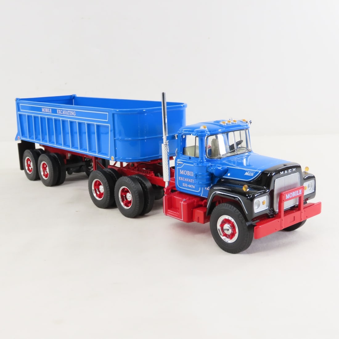 1st Gear 1:34 Mobile Exc Mack R-Model Dump Trailer - 7