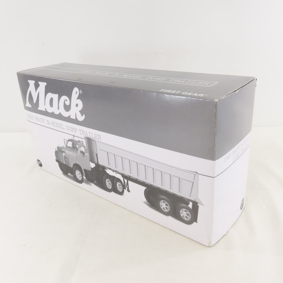1st Gear Ray Meyer 1960 Mack B-Model Dump Trailer - 16