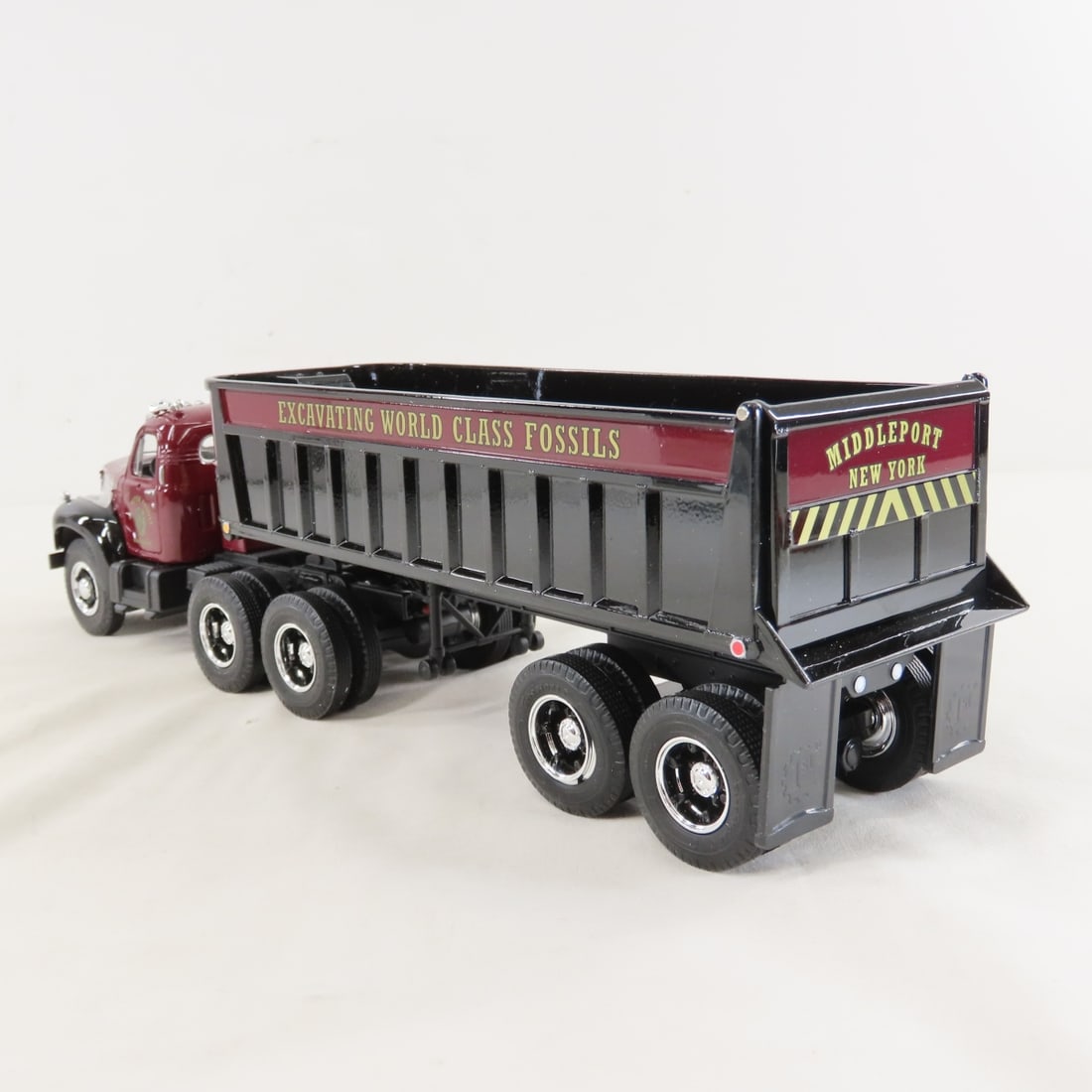 1st Gear Ray Meyer 1960 Mack B-Model Dump Trailer - 3