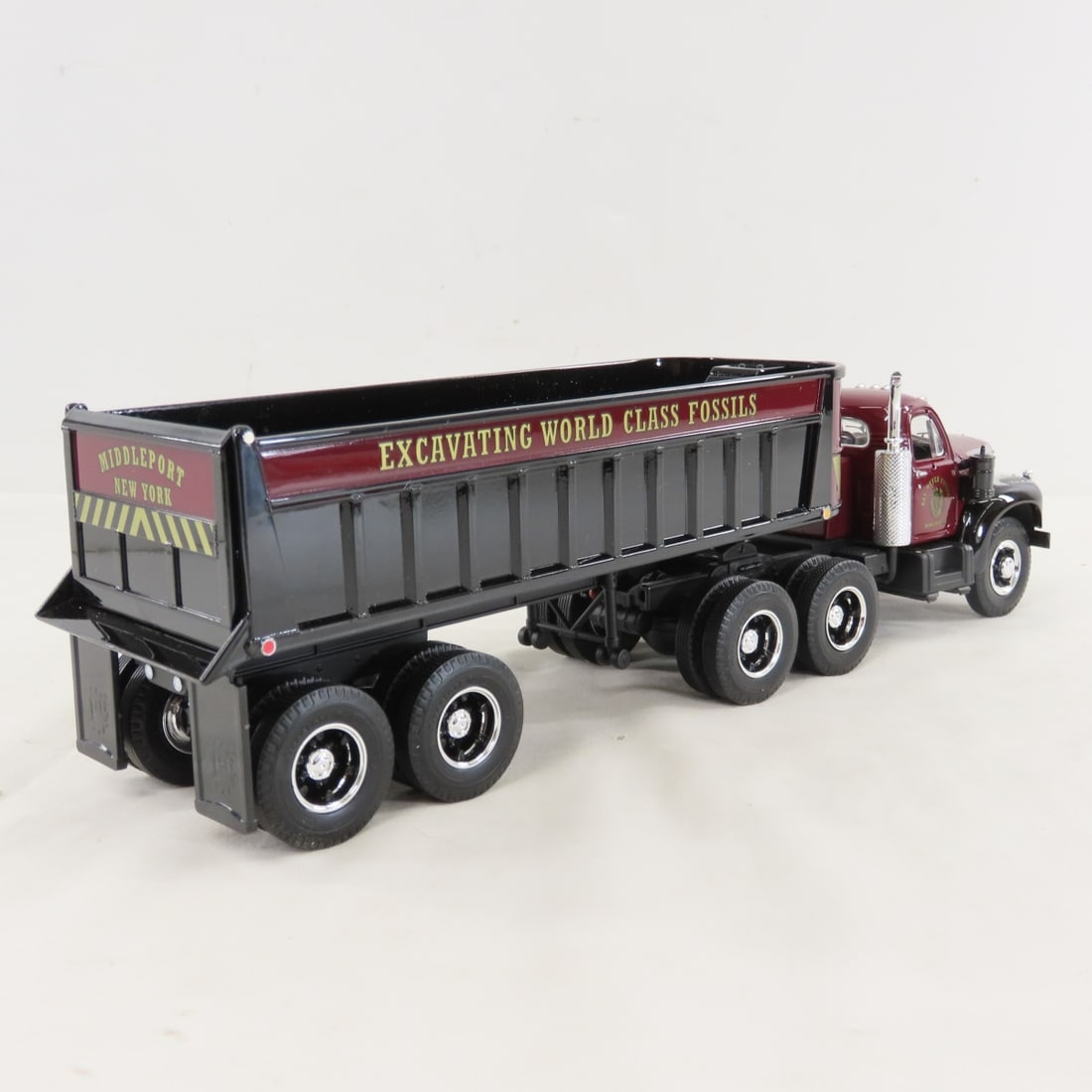 1st Gear Ray Meyer 1960 Mack B-Model Dump Trailer - 5