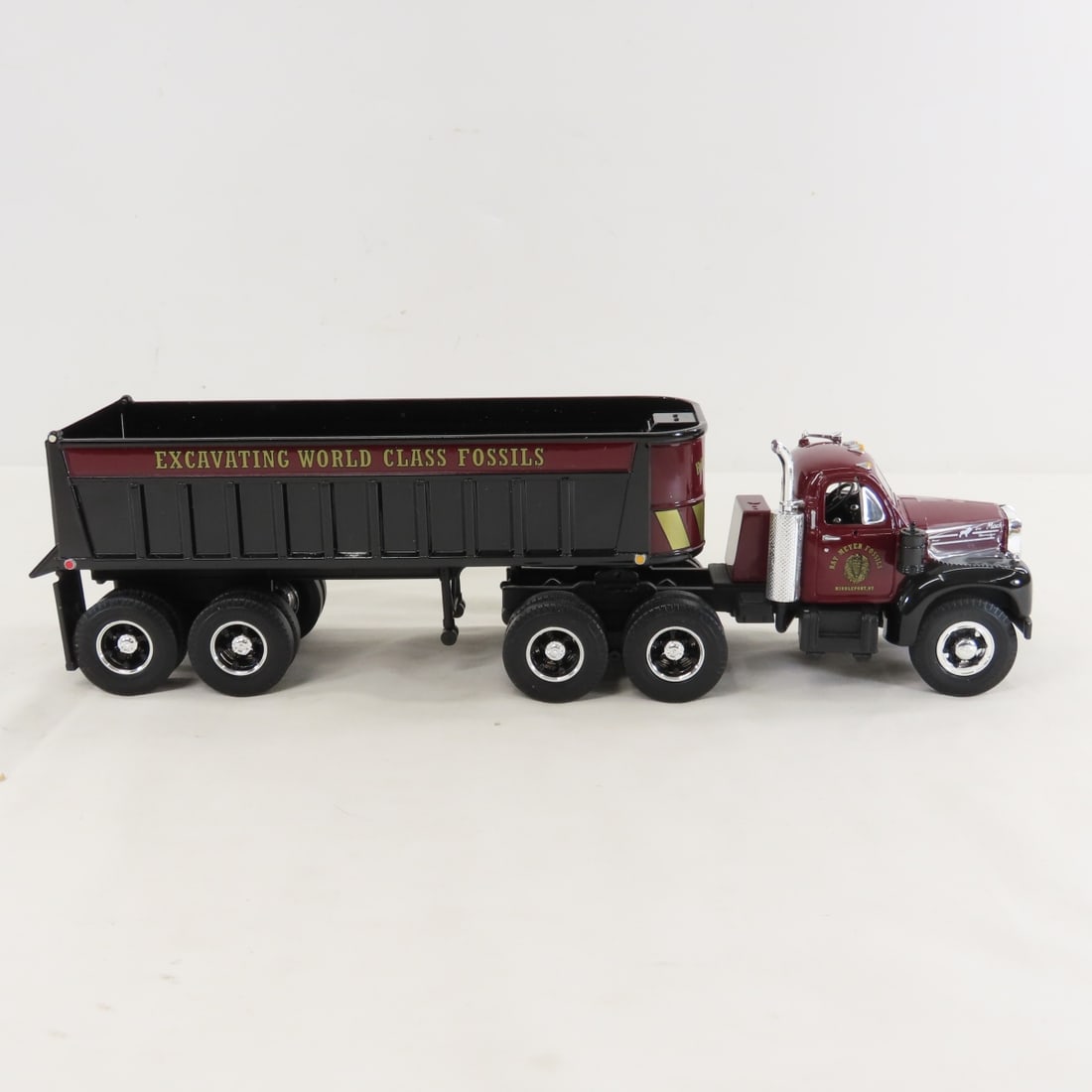 1st Gear Ray Meyer 1960 Mack B-Model Dump Trailer - 6