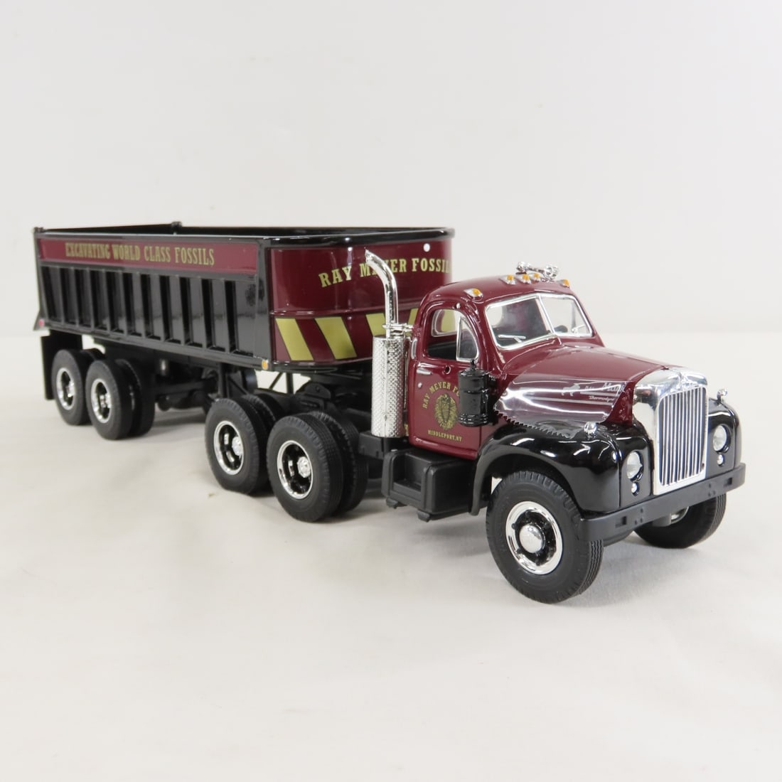 1st Gear Ray Meyer 1960 Mack B-Model Dump Trailer - 7