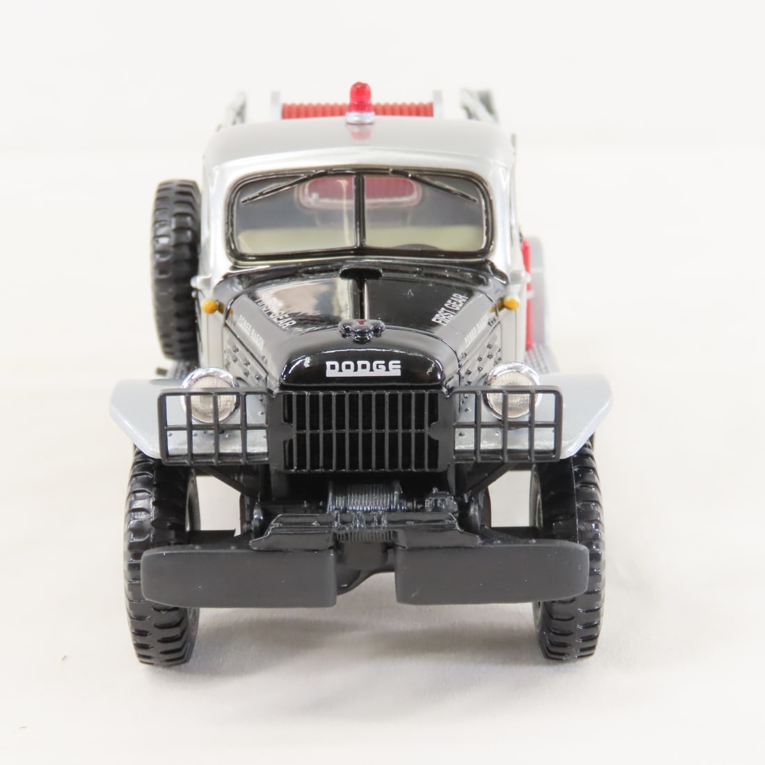 1st Gear 1:30 Dodge Power Wagon Brush Fire Unit - 8