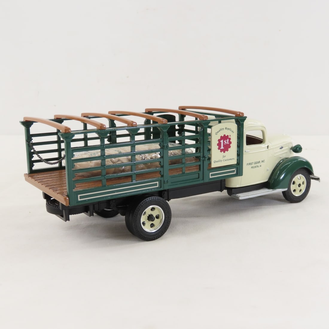 1st Gear 1:30 1937 Chevrolet Full Stake Truck - 5