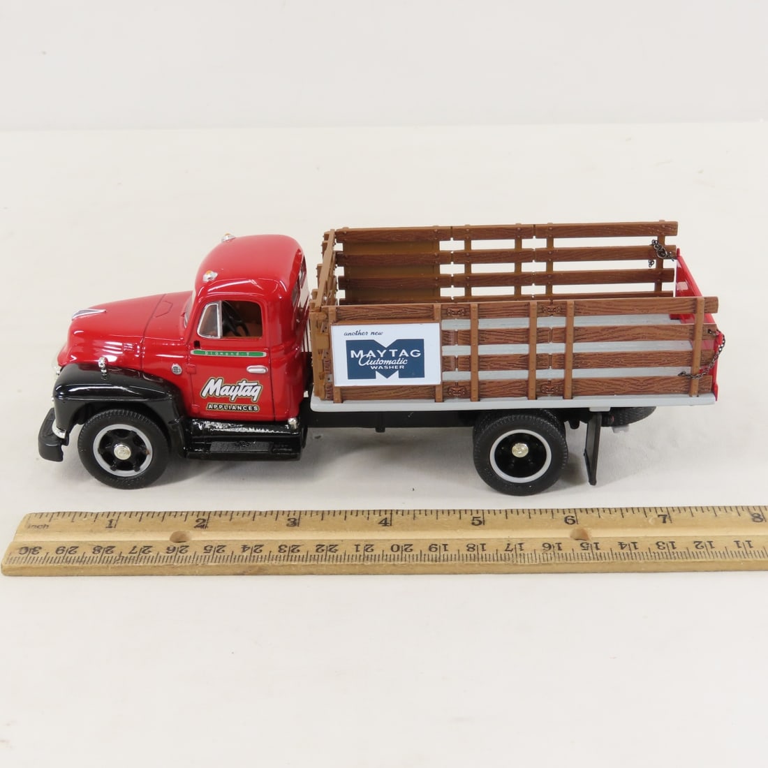 1st Gear 1:34 Maytag 1955 Diamond-T Stake Truck - 2