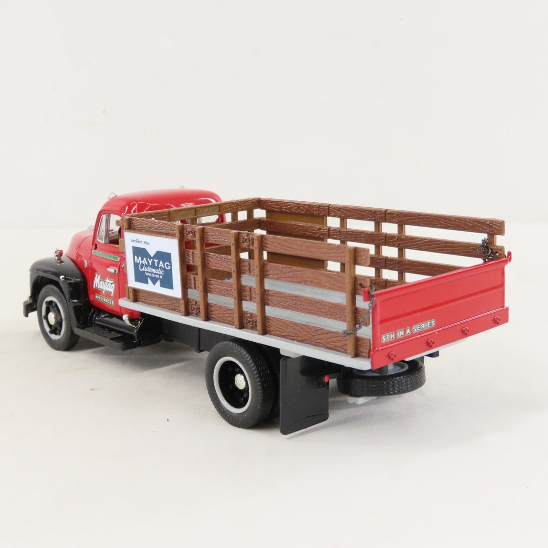 1st Gear 1:34 Maytag 1955 Diamond-T Stake Truck - 3