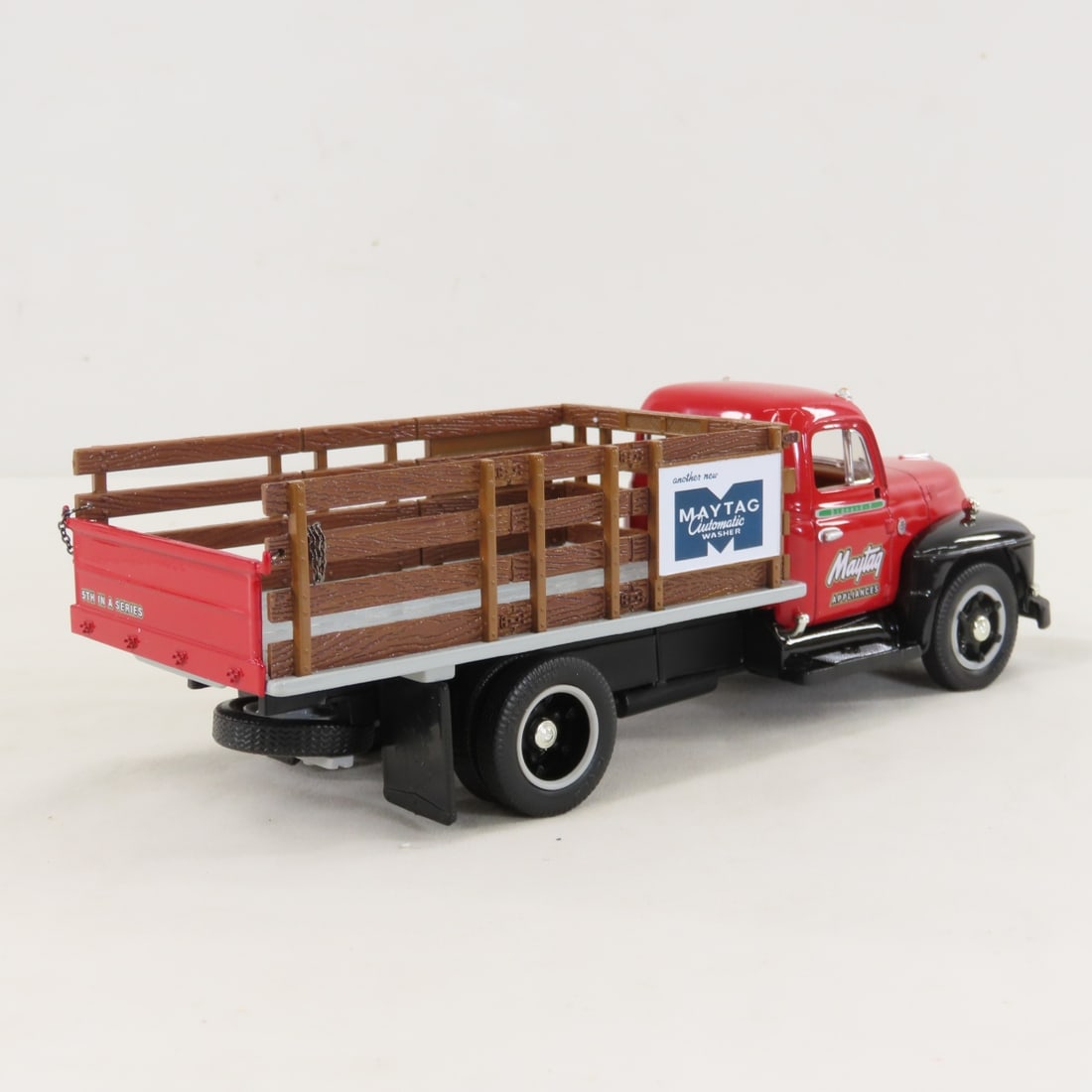 1st Gear 1:34 Maytag 1955 Diamond-T Stake Truck - 5
