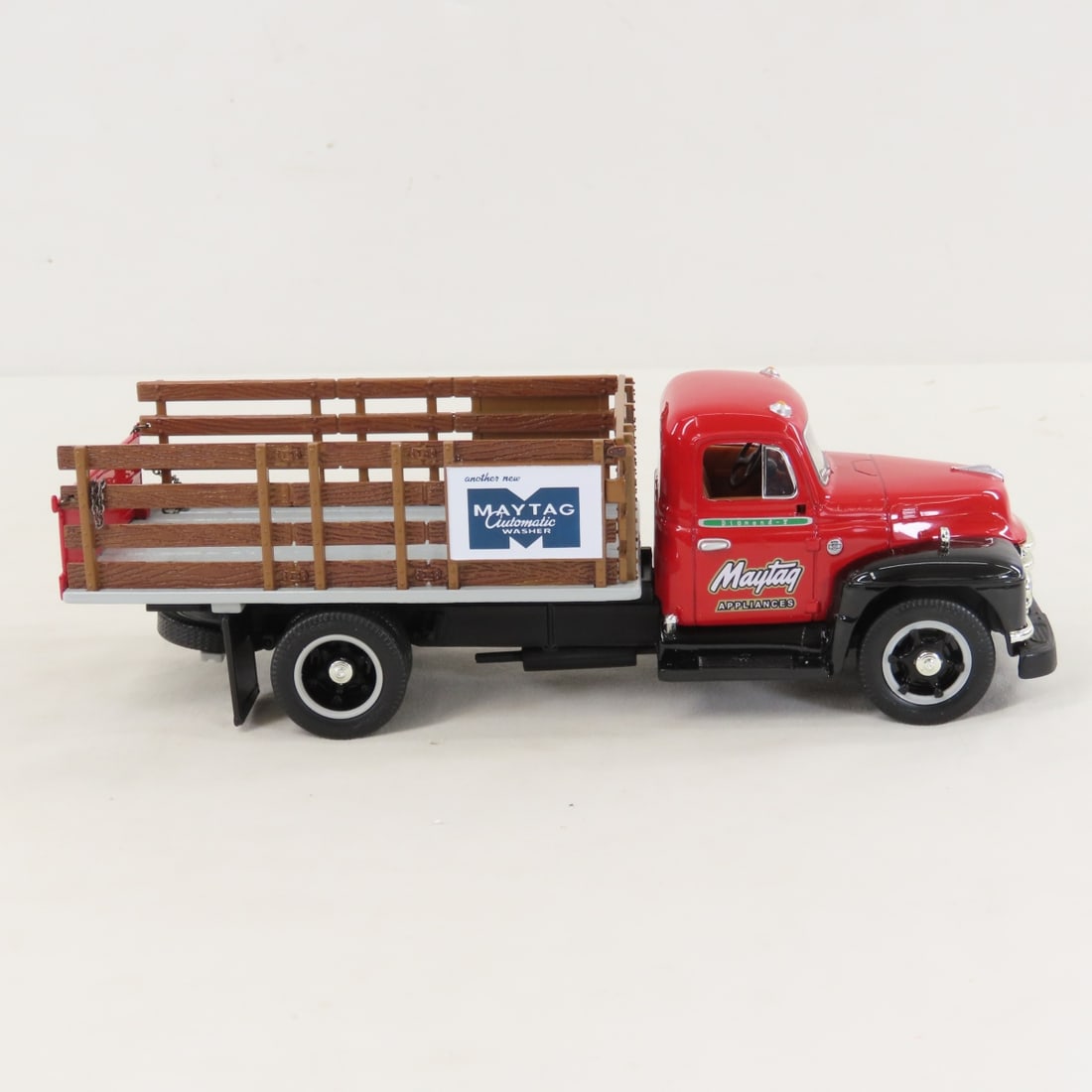 1st Gear 1:34 Maytag 1955 Diamond-T Stake Truck - 6