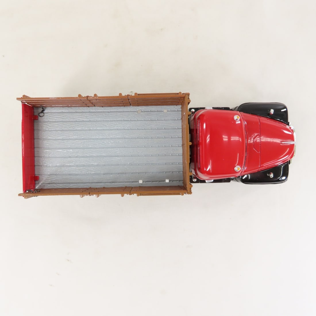 1st Gear 1:34 Maytag 1955 Diamond-T Stake Truck - 9