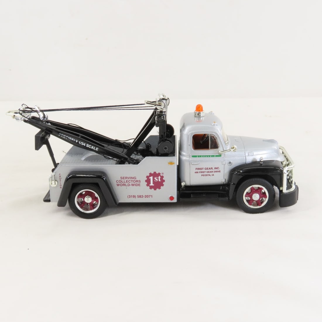 1st Gear 1:34 1955 Diamond-T Tow Truck - 6