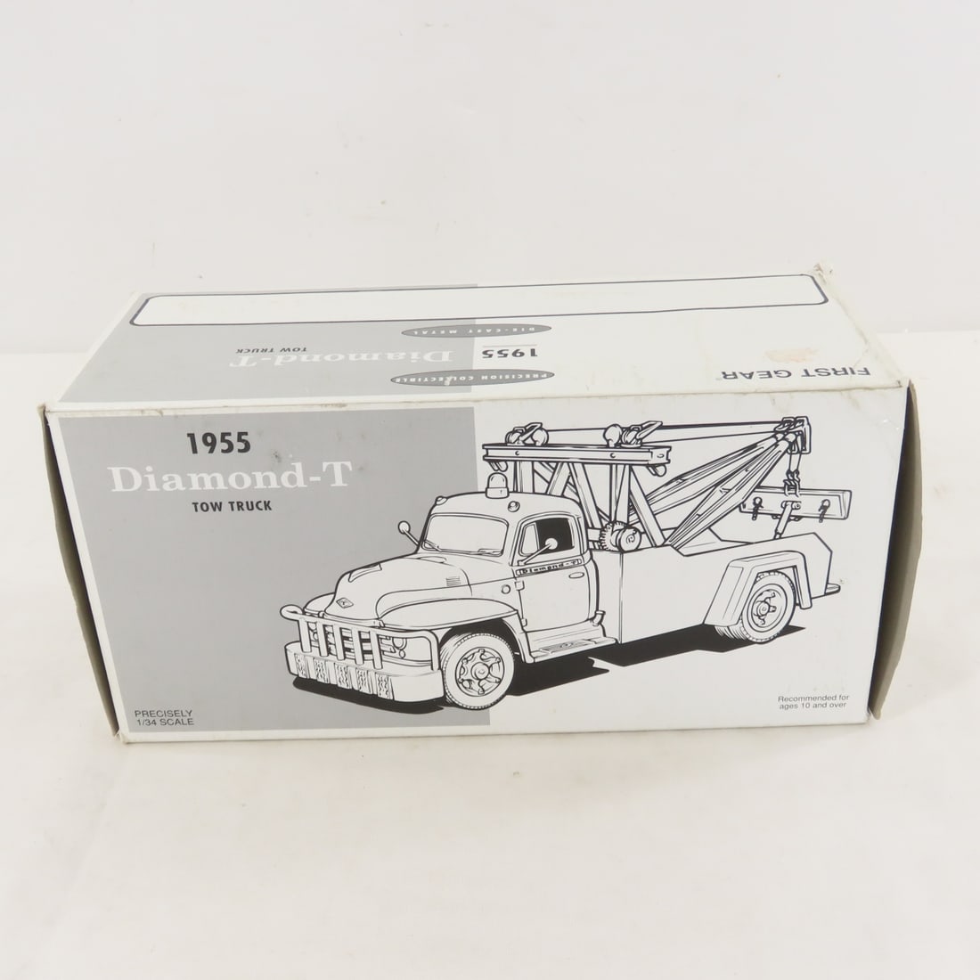 1st Gear 1:34 Flying A 1955 Diamond-T Tow Truck - 14
