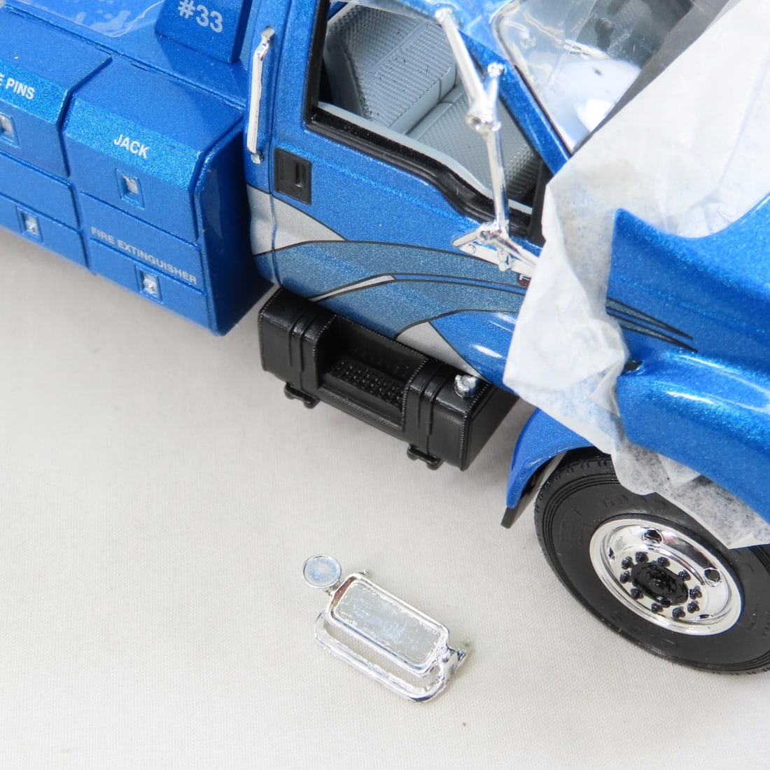 1st Gear 1:34 Ford F-650 with Jerr-Dan Body - 14