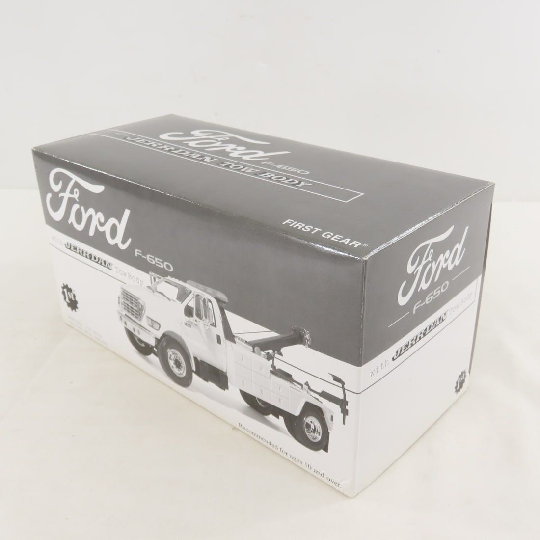 1st Gear 1:34 Ford F-650 with Jerr-Dan Body - 17