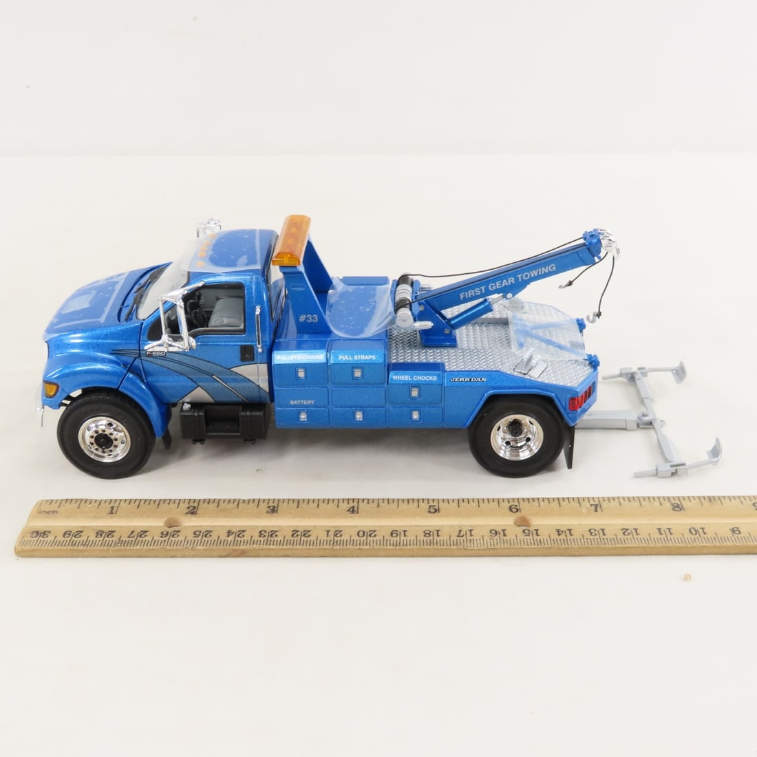 1st Gear 1:34 Ford F-650 with Jerr-Dan Body - 2