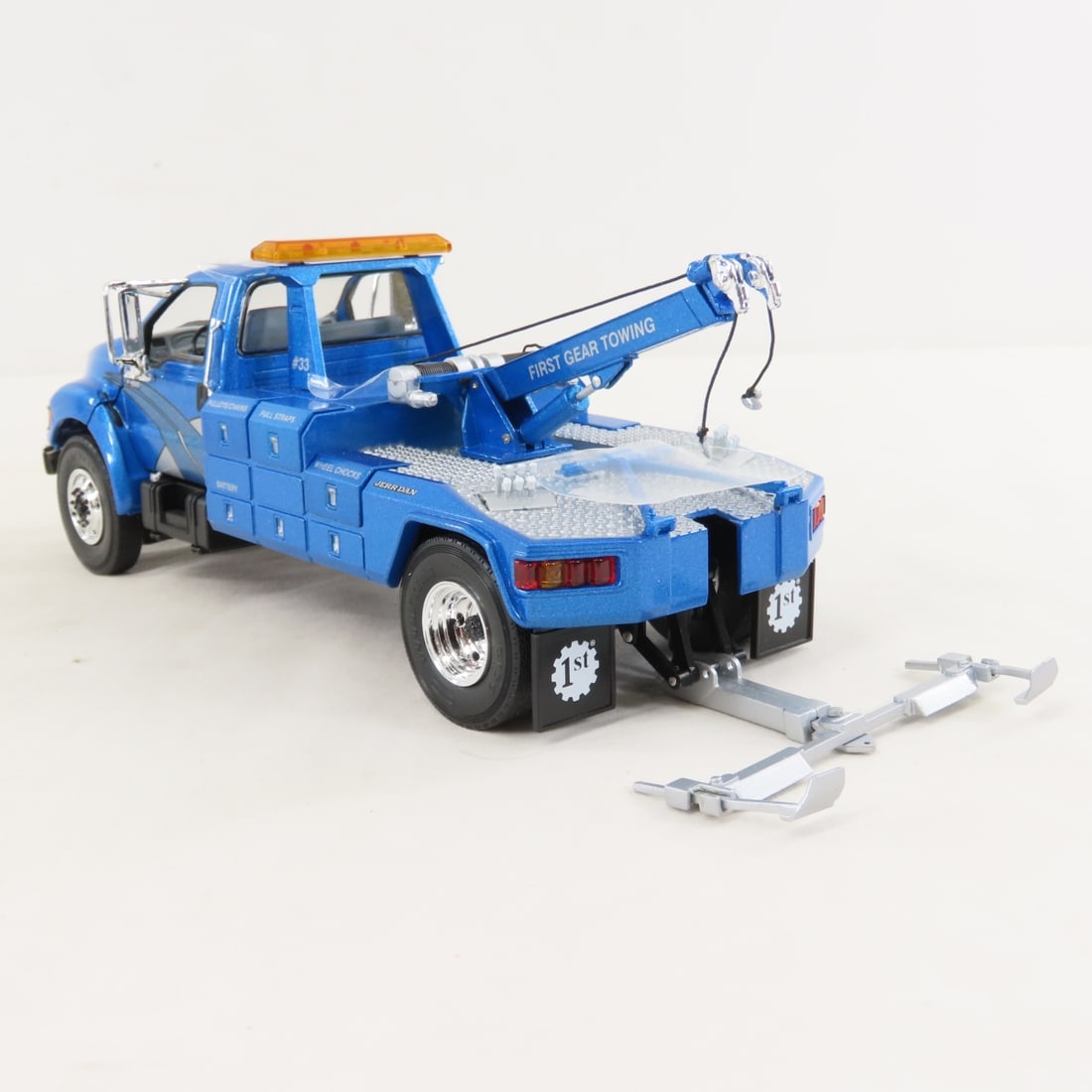 1st Gear 1:34 Ford F-650 with Jerr-Dan Body - 3