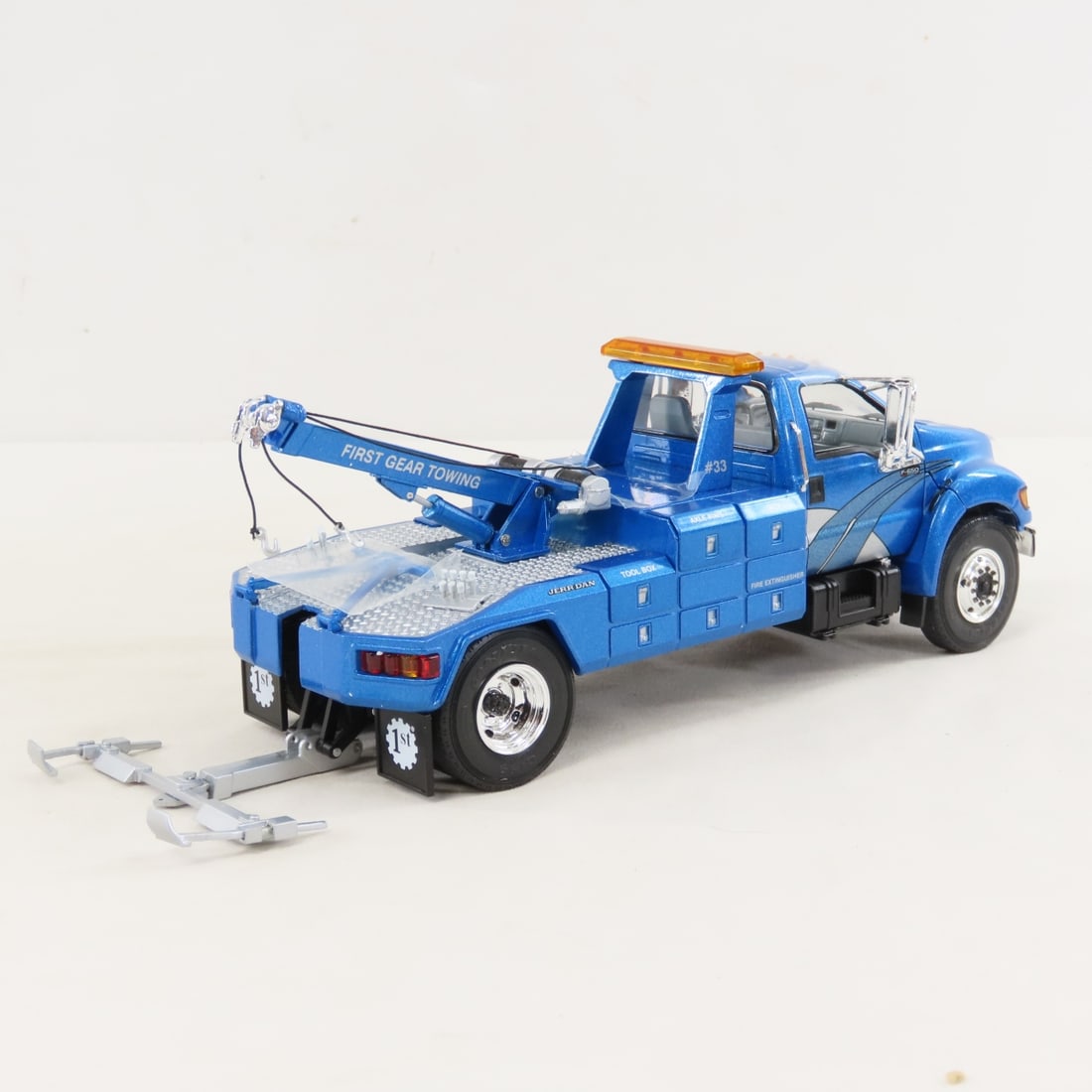 1st Gear 1:34 Ford F-650 with Jerr-Dan Body - 5